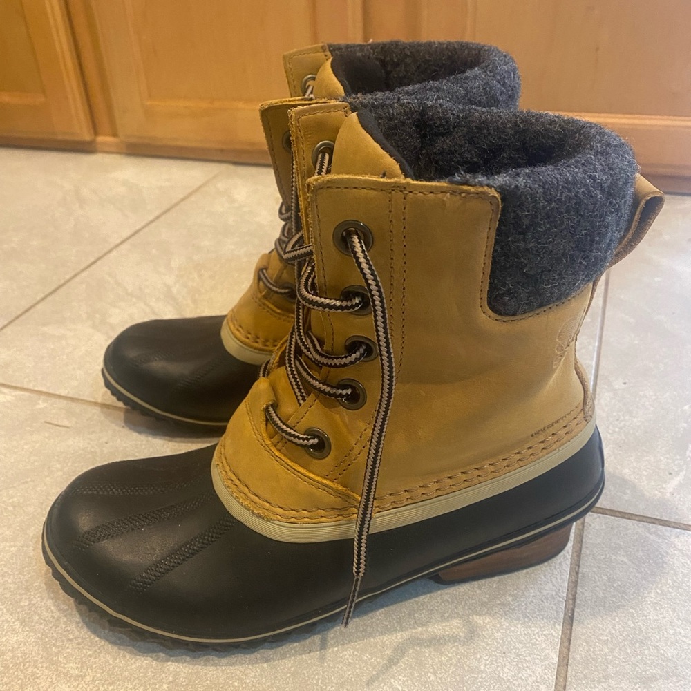 Sorel slimpack lace duck boots